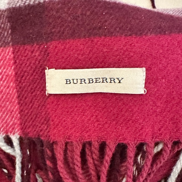 BURBERRY Large Giant Checker Pullover Scarf - Picture 4 of 5